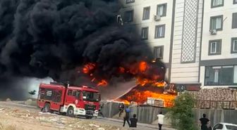 Şanlıurfa'da depoda çıkan yangın binayı sardı