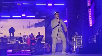 Şarkıcı Mustafa Ceceli Antalya'da konser verdi