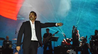 Trabzon Kültür Yolu Festivali'nde şarkıcı Bayhan sahne aldı
