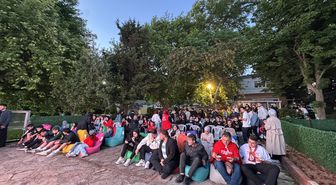 Üsküdar'da vatandaşlar A Milli Futbol Takımı'na destek için sabah namazında bir araya geldi