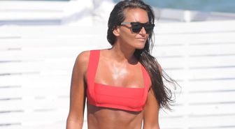 46 yaşındaki Eda Taşpınar'ın bikini kombini olay oldu