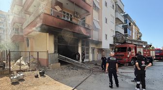 Antalya'da bir apartmanın depo kısmında çıkan yangın söndürüldü
