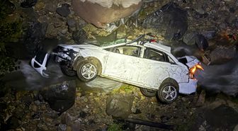 Bingöl'de dere yatağına devrilen otomobildeki 1 kişi öldü, 1 kişi yaralandı