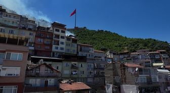 Bursa'da çıkan yangında iki binada hasar oluştu