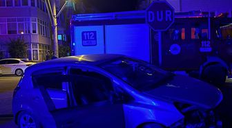 Çınarcık'ta refüje çarpan otomobilde hasar oluştu