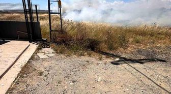 Elektrik tellerine çarpan kuş yangın çıkardı