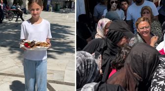 Eyüp Sultan'da ziyaretçilere kurabiye ikram etmek isteyen genç kız hayatının şokunu yaşadı