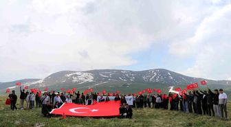 Oltulu Öğrencilerden Allahuekber Şehitlerine Anlamlı Ziyaret