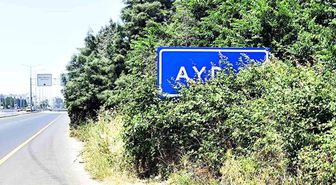 Karayolu üzerindeki Aydın tabelası çalılar arasında kaldı