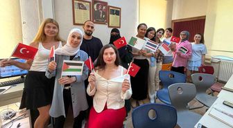 Yabancı gelinler Türkçe öğrenerek hayata uyum sağlıyor