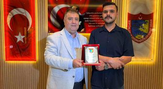 Yardımsever taksiciye plaket