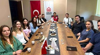 Genç Kızılay'da bayrak değişimi