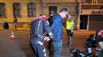 Kadıköy'de helikopter destekli asayiş denetimi: Motosikletli uyuşturucu ticaretinden gözaltına alındı