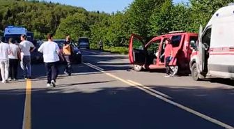 Kontrolden çıkan araç, park halindeki araca çarptı: 3 yaralı