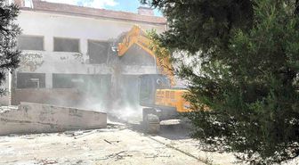 Menteşe'de 72 yıldır hizmet veren bina yıkılıyor