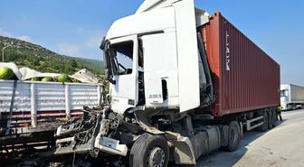 Otoyolda tır kazası: 1 yaralı