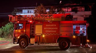 Sakarya'da iki katlı evde yangın