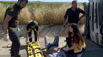 Tekirdağ'da moloz yüklü kamyon devrildi