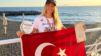 Ultra maraton yüzücüsü Eda Savcıgil'den İtalya'da 'tarihi' birincilik