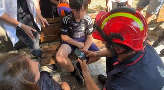 Avcılar'da parkta bacağı spor aletine sıkışan çocuğu itfaiye kurtardı