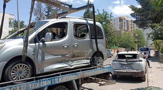 Batman'da otomobil ile hafif ticari araç çarpıştı: 1 yaralı