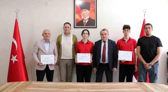 Bilecik'te Türkiye derecesi elde eden öğrencilere ödül verildi