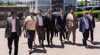 CHP'de olağanüstü kurultay talep eden 833 delegenin imzası genel merkeze teslim edildi
