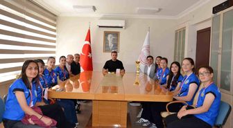 Emet Kaymakamı Başkapan, il birincisi kız voleybol takımını kabul etti