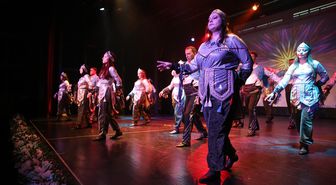 Erzurum'da öğretmenlerden oluşan 'Maarif Halk Dansları Topluluğu' sahne aldı
