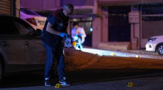 Esenyurt'ta iki grup arasındaki silahlı çatışma güvenlik kamerasınca görüntülendi