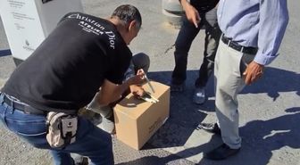 Galata Köprüsü'nde 'Bul karayı al parayı' yöntemiyle kumar oynattı; 'Money' diyerek euro istedi