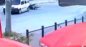 Hafif ticari araç ile çarpışan motosikletin sürücüsü yaralandı