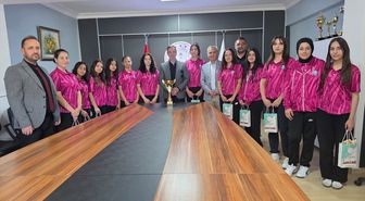 Kriket Kız Takımına Kaymakam'dan Ödül