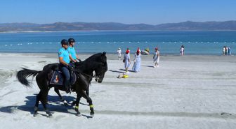 Salda Gölü'nde atlı jandarma timi göreve başladı