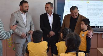 Sınıf başkanı belediye başkanını okula getirdi