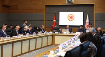 TBMM Komisyonu'nda Öğretmenlere Polis Müdahalesi Krizi: Muhalefet Toplantıyı Terk Etti
