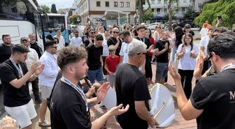 Türkiye şampiyonu halk oyunları ekibi Tekirdağ'da davul zurnayla karşılandı