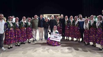 Vanlı kızlar halk oyunlarında tarih yazdı