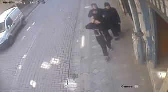 Zeytinburnu'nda hırsızlar kendilerini takip eden ekiplerce suçüstü yakalandı