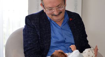 Antalya'da bebeklerinin topuk tarama testini reddeden aileyi Sağlık Müdürü ikna etti