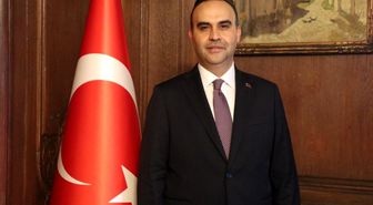 Bakan Kacır: 'Fransa'daki 1 milyar doları aşan Türk yatırımları ve burada yaşayan 800 binden fazla vatandaşımız ülkelerimiz arasındaki bağları daha da zenginleştirmektedir'