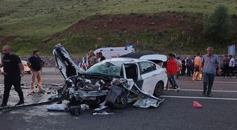 Bingöl'de otomobil ile tırın çarpıştığı kazada 3 kişi yaralandı