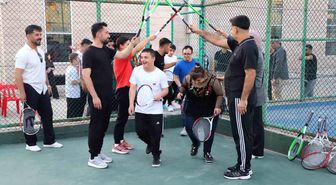 Cizre'de özel çocuklar için tenis şöleni