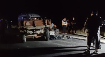 Çorum'da traktör ile kamyonun çarpıştığı kazada bir kişi öldü, oğlu ve torunu yaralandı