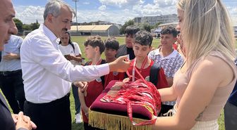 Edirne'de Mahalle Ligi'nin şampiyonları kupalarını aldı