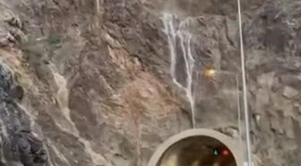 Erzurum karayolunda heyelan