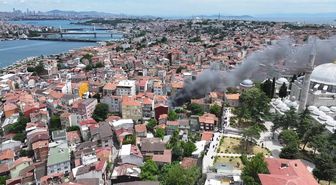 İstanbul'da büyük yangın! Alevler araçlara sıçradı, dumanlar şehri kapladı