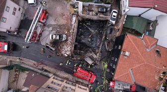 Fatih'te motosiklet tamirhanesinde yangın: İş yeri ve araçlar küle döndü