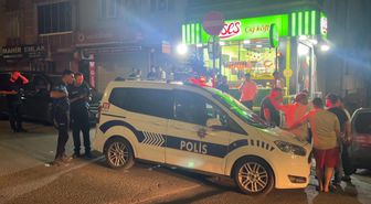Gaziosmanpaşa'da motosikletli şüphelinin silahlı saldırısında yaralandı; iş yerine sığındı