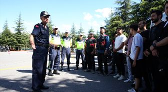 Kayseri'de jandarma motosiklet sürücülerini olası kazalara karşı bilgilendirdi